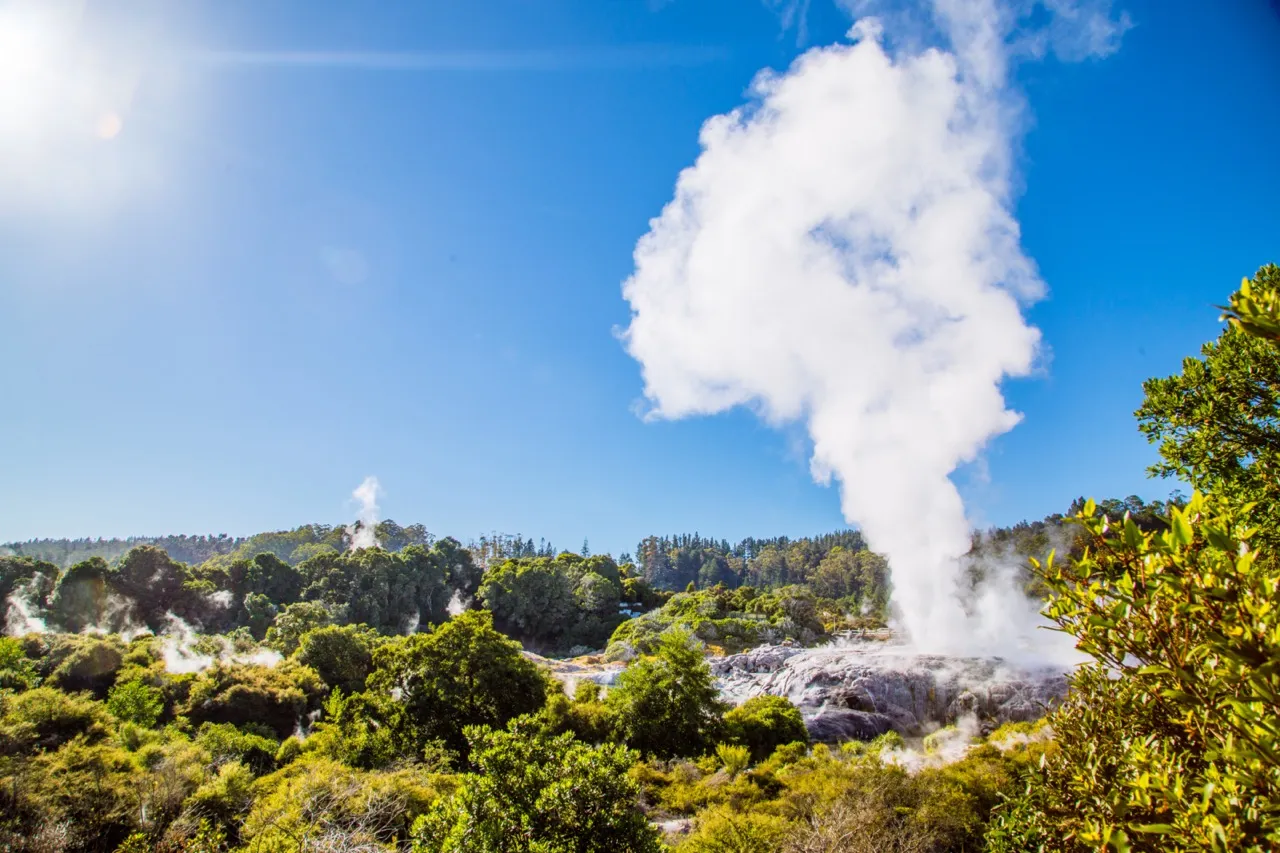 Pōhutu Geyser